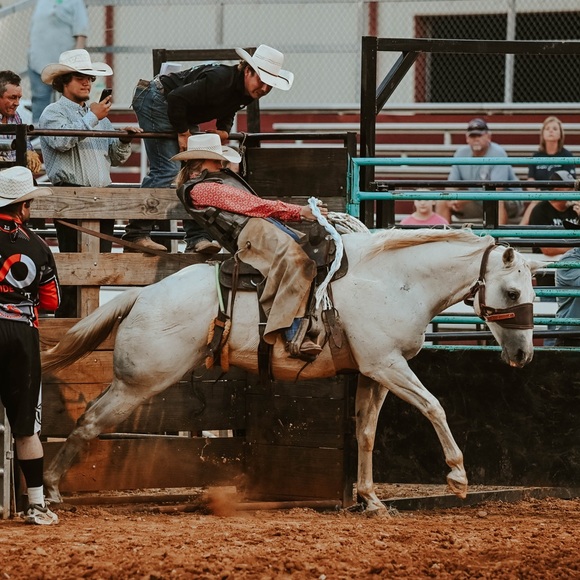 Meet your Posher, Renea! - Picture 5 of 15